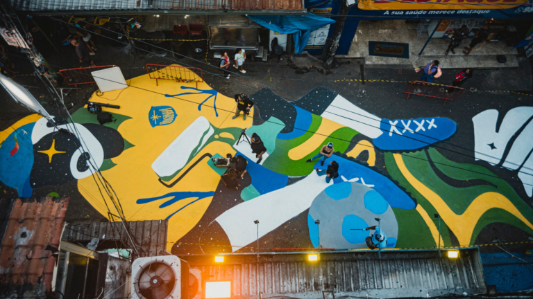 Coral transforma comunidade carioca em mural colaborativo