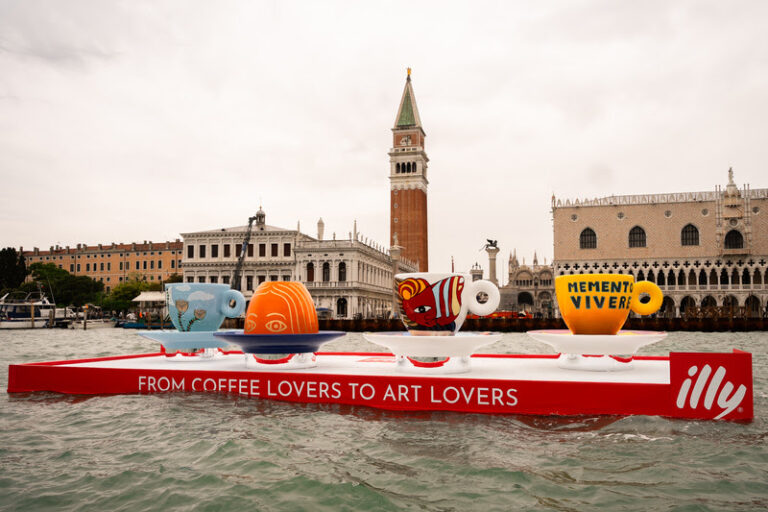 Illycaffè leva arte para a xícara e vira atração na Bienal de Veneza 2026