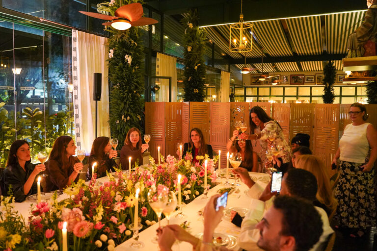 Perrier-Jouët celebra o Dia das Mães com gift boxes e jantar imersivo em SP