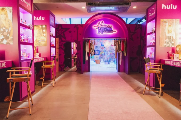 Disney celebra 20 anos da estreia de Hannah Montana com pop-ups nos EUA
