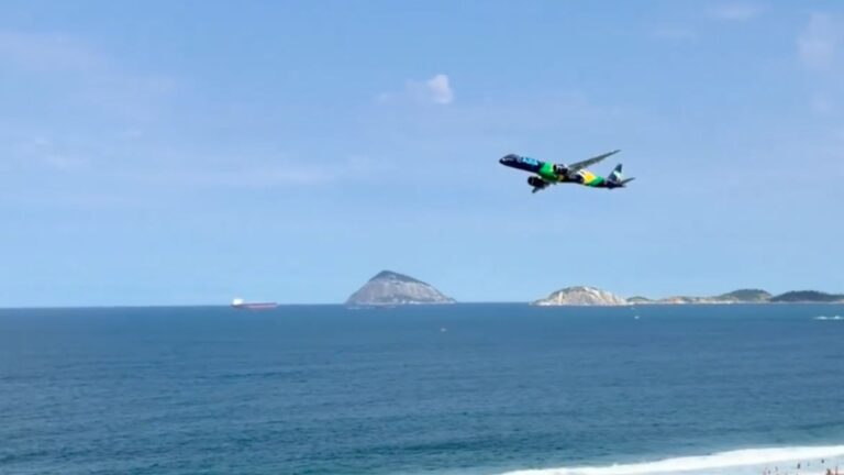 Azul faz sobrevoo especial no Rio para celebrar parceria com a Seleção Brasileira