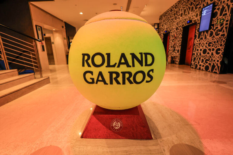 Pullman Ibirapuera leva universo de Roland-Garros para o coração de SP