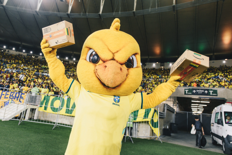 Amazon faz ativações no Maracanã e anuncia promoção Caixa Premiada