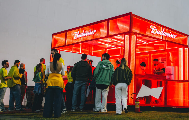Budweiser aposta em experiências premium e conteúdo ao vivo na Arena Brasileira