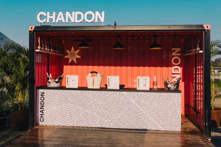 Chandon leva campanha “Unicamente Juntos” ao Village Rio 2026 durante a Copa
