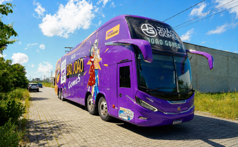ClickBus escolhe João Gomes como embaixador do São João e pega a estrada