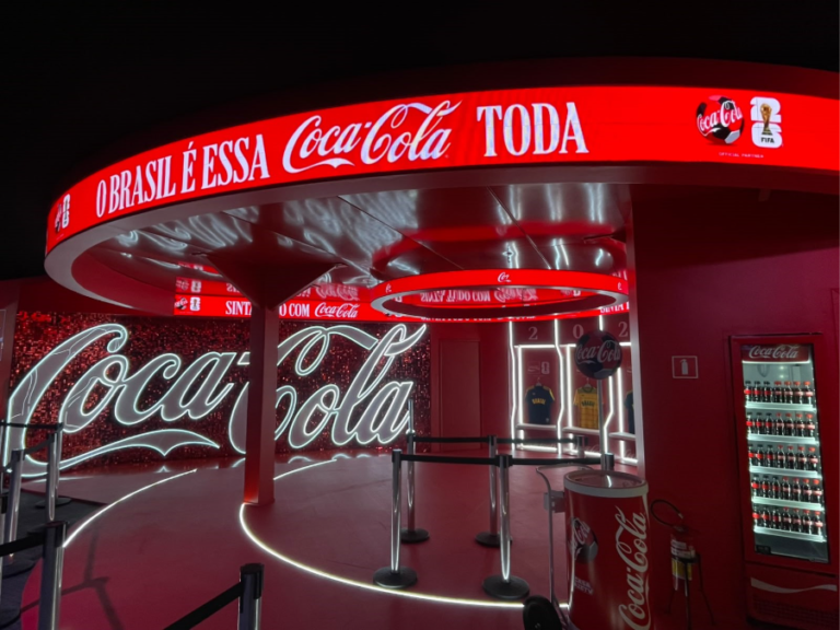 Coca-Cola tem ativações na Casa CazéTV durante a Copa