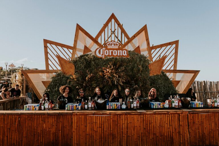 Corona leva Casa Corona ao Sounds of Quartzo 2026 na Chapada dos Veadeiros