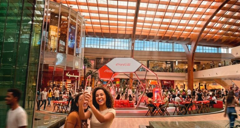 Solar Coca-Cola abre Espaço de Troca de Figurinhas em Fortaleza