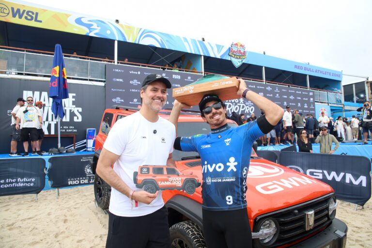 GWM entrega Tank 300 Flex a Yago Dora após vitória no VIVO Rio Pro 2026