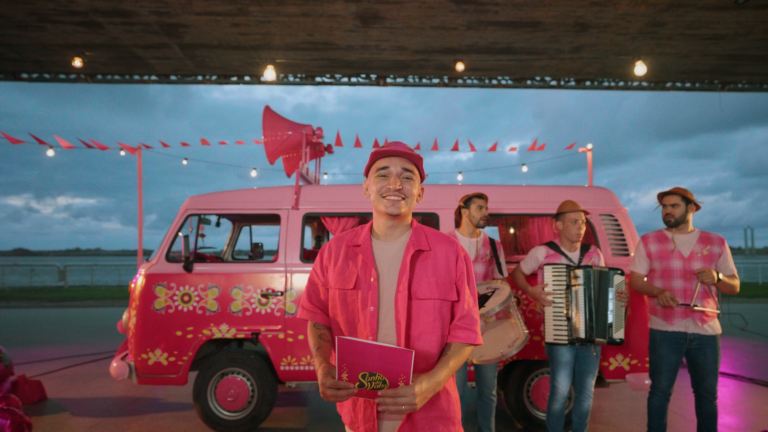 Sonho de Valsa leva declarações de amor às ruas de Recife com o Carro de Sonho