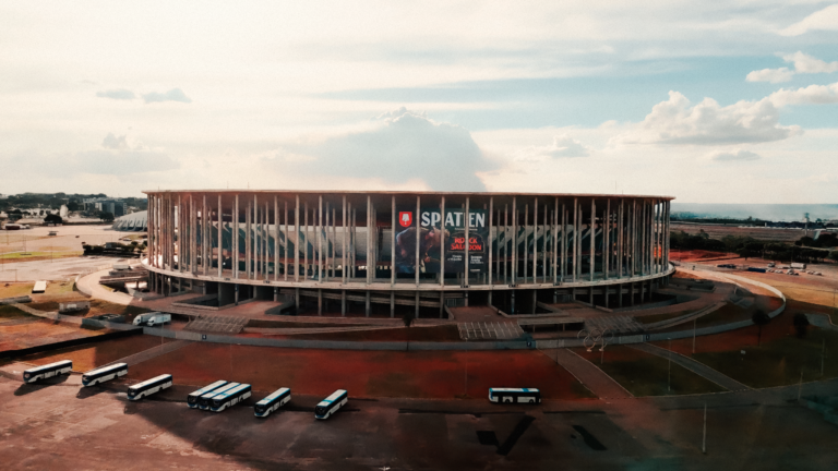 Spaten faz ativação no Mané Garrincha e revela patrocínio ao Rock Saloon e ao Capital Moto Week 2026