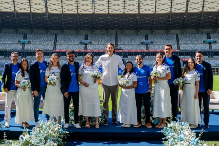Betnacional reúne casais torcedores do Cruzeiro em cerimônia no Mineirão