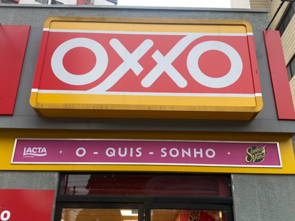 Froneri e OXXO transformam lojas do litoral paulista em espaços de Sonho de Valsa