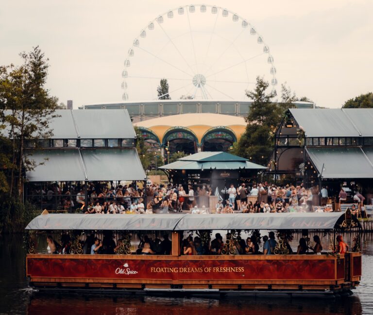 Old Spice cria festa flutuante em barco no Tomorrowland Bélgica 2026