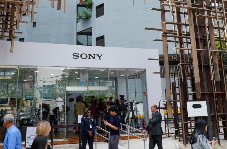 Sony cria casa de vidro na Paulista para apresentar novas câmeras