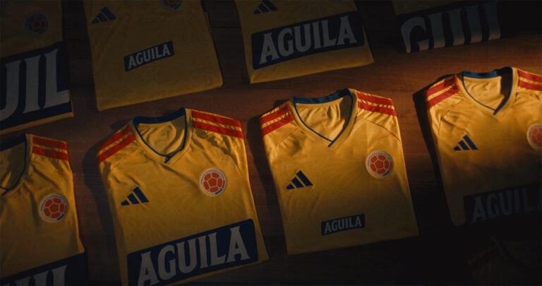 Cerveja Águila transforma tamanho do logo em desconto na camisa da Colômbia