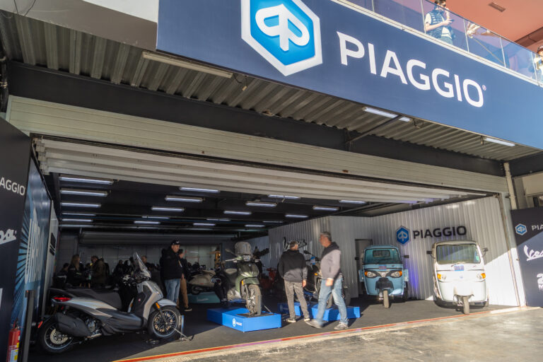 Vespa e Piaggio levam scooters e test ride ao Festival Interlagos 2026