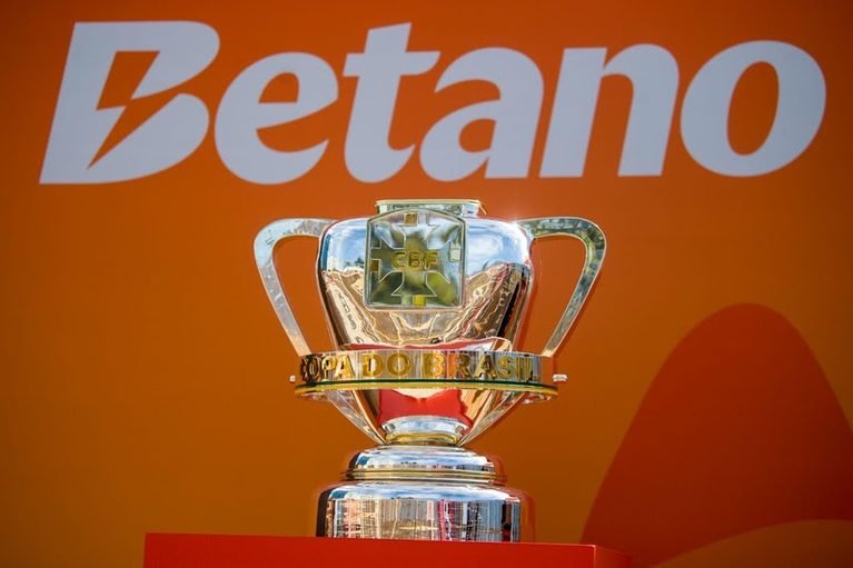 Betano leva Tour da taça da Copa do Brasil a Santos