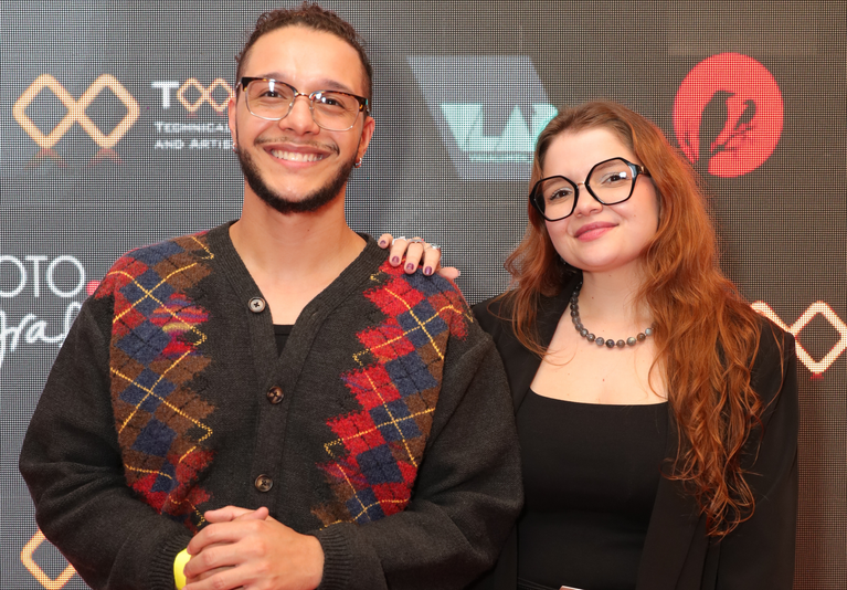 Dois Corvos completa um ano e propõe nova abordagem para roteiros no live marketing