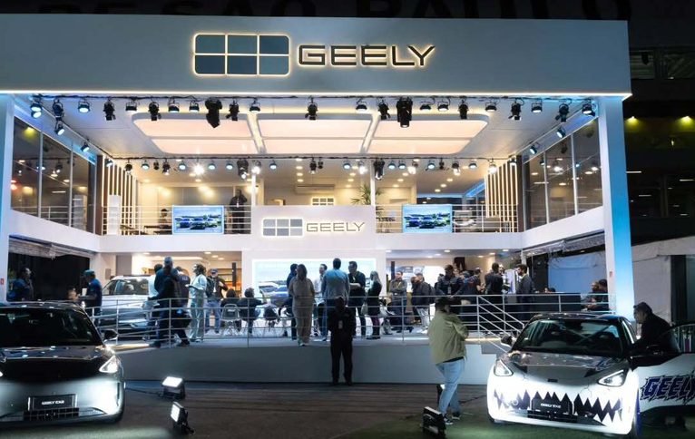 Geely combina Spotify, óculos inteligentes e gamificação no Festival Interlagos
