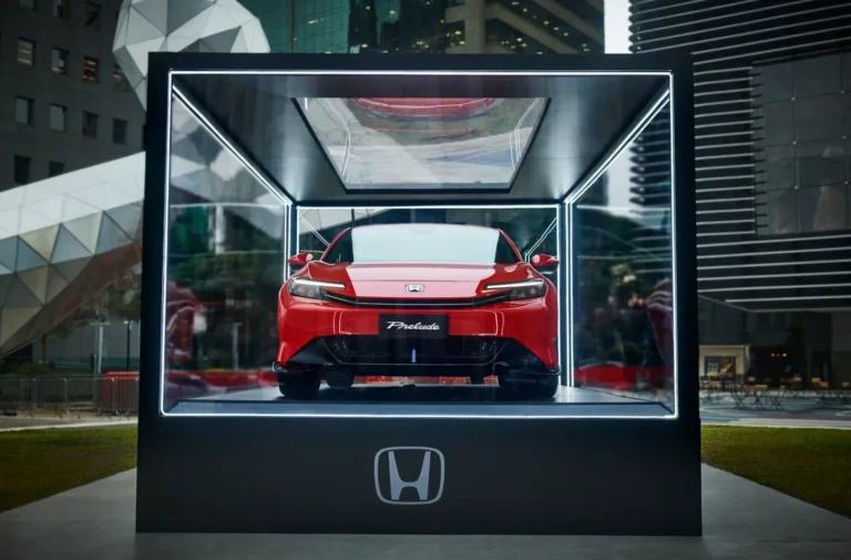 Honda expõe Prelude em caixa de colecionador nas ruas de São Paulo