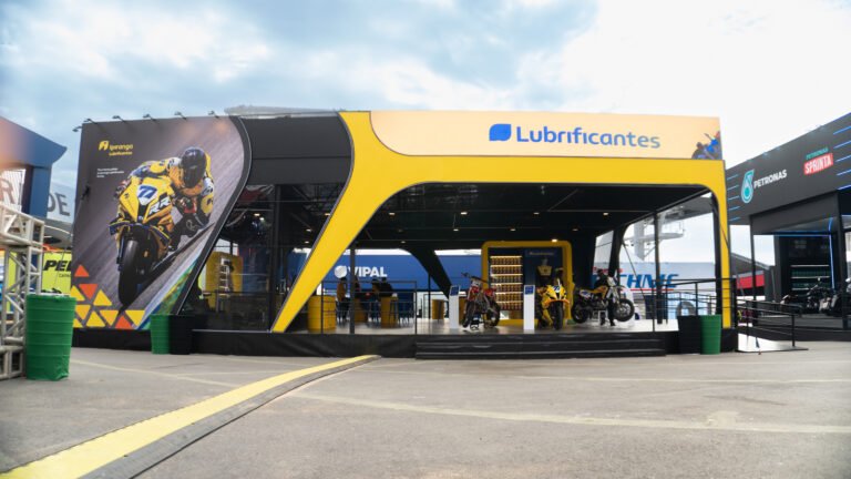 Ipiranga Lubrificantes leva tattoo e moto instagramável ao Festival Interlagos