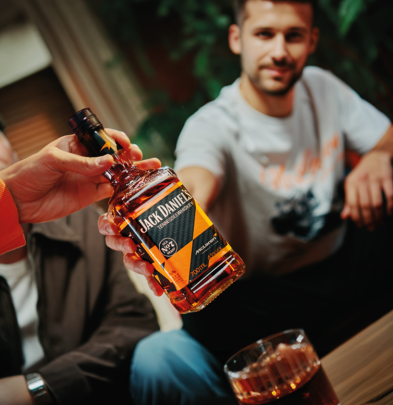 Jack Daniel’s lança edição limitada em parceria com a McLaren