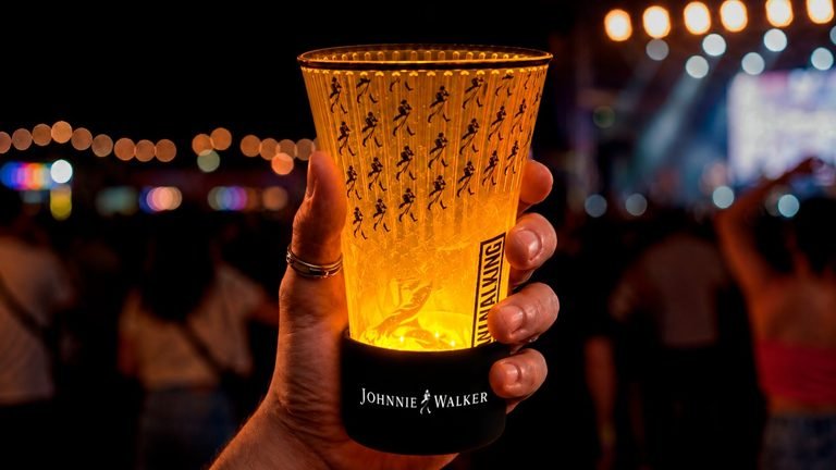 Johnnie Walker ilumina drinques e cria bar exclusivo no Rock in Rio 2026
