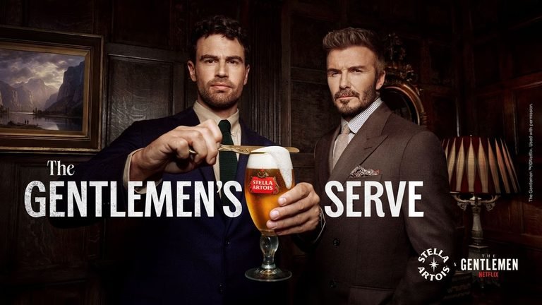 Netflix e Stella Artois levam ritual de serviço de cerveja ao universo de Magnatas do Crime