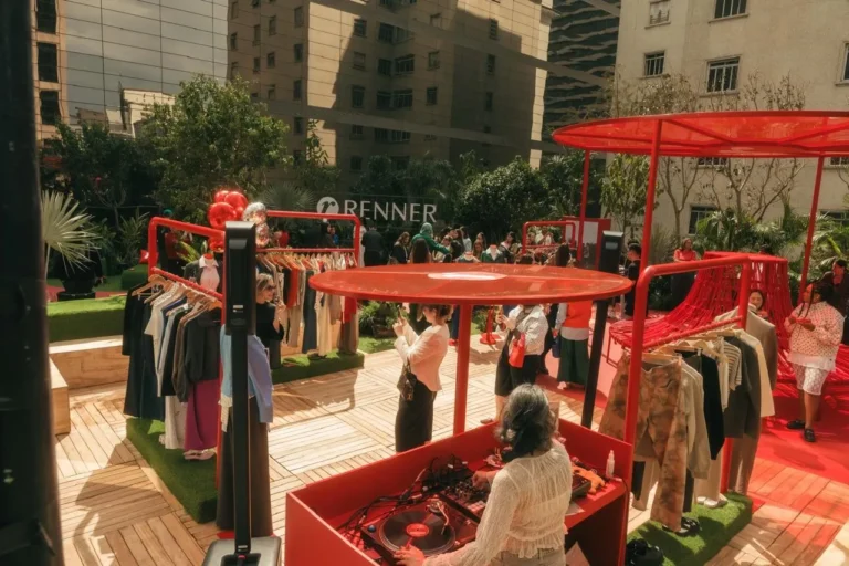 Renner cria oásis urbano na Avenida Paulista para campanha de primavera