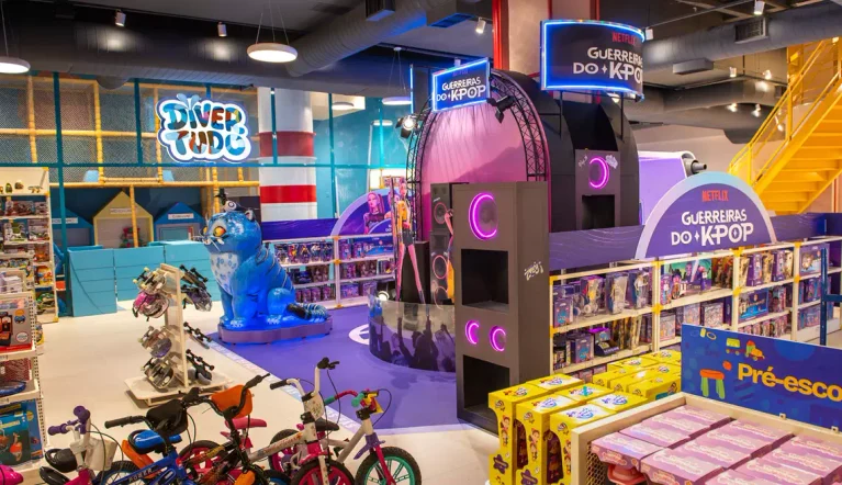 Ri Happy une arena Netflix, café Monopoly e universo kidult em nova loja na Paulista