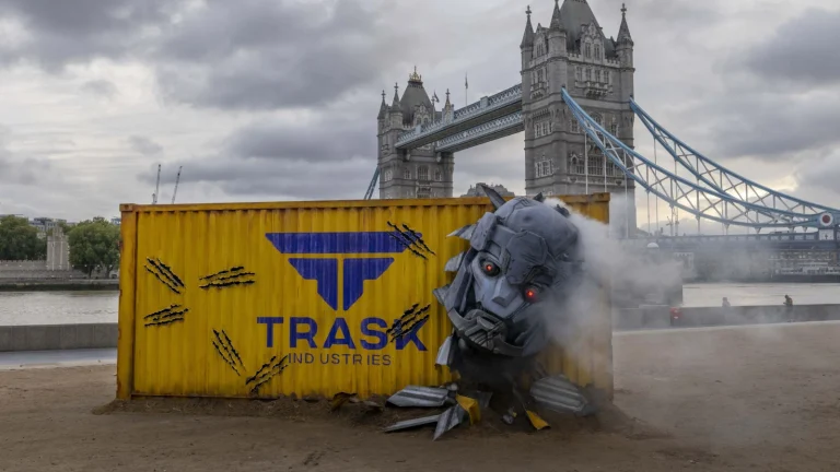 PlayStation celebra lançamento de Marvel's Wolverine com contêiner em Londres