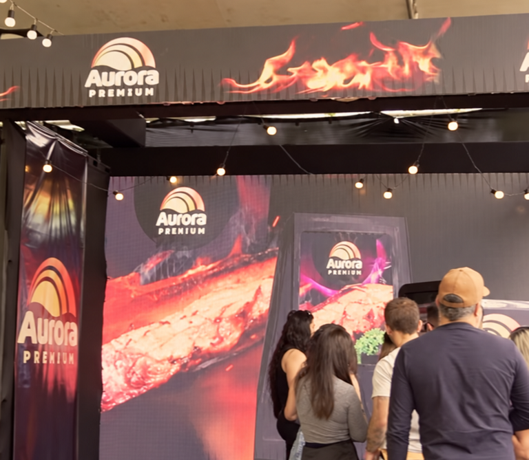 Aurora Premium tem mais de 20 estações gastronômicas e ativações no Bárbaros BBQ