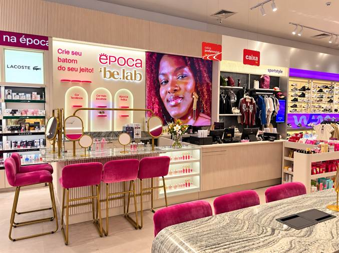 Época Cosméticos inaugura be.lab com personalização de batons e glosses