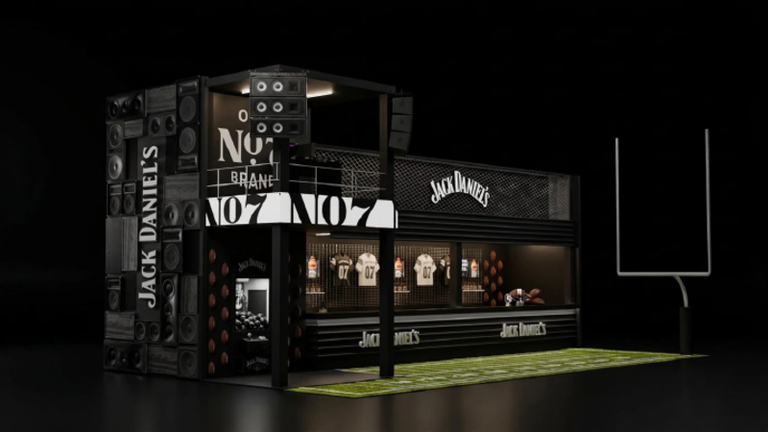 Jack Daniel’s tem drink com caju, DJ surpresa e máquina de brindes no NFL Rio Game