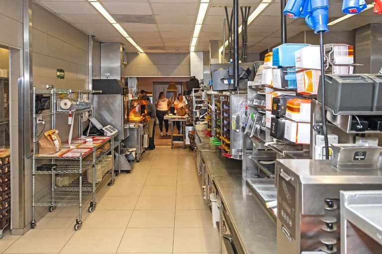 McDonald’s convida clientes a conhecer suas cozinhas com o Programa Portas Abertas