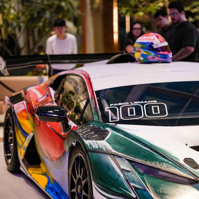 MorumbiShopping recebe pintura ao vivo de McLaren no Encontro de Super Esportivos