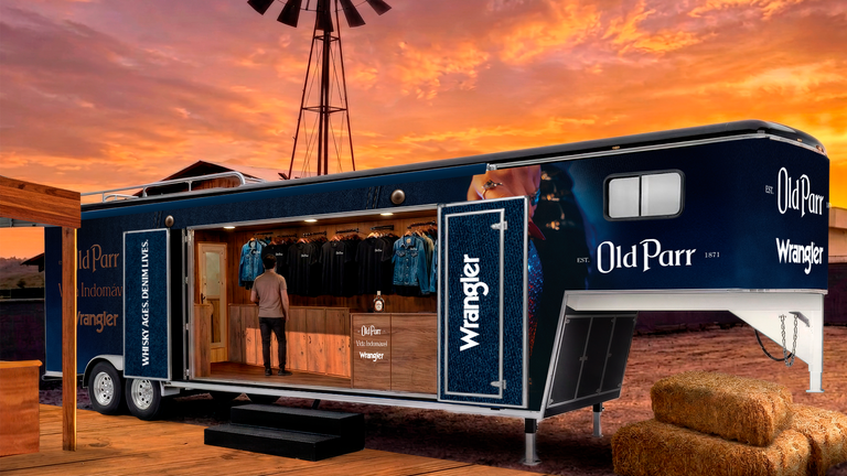 Old Parr estreia Bar & Store em Jaguariúna com collab da Wrangler