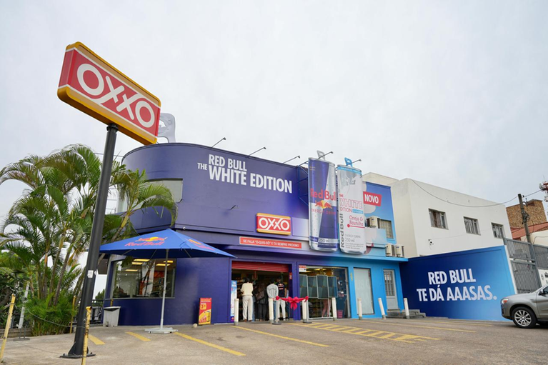 OXXO e Red Bull inauguram loja emblemática em Campinas