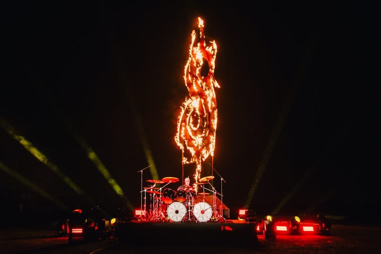 The Town acende símbolo do Slipknot em SP para anunciar show em 2027