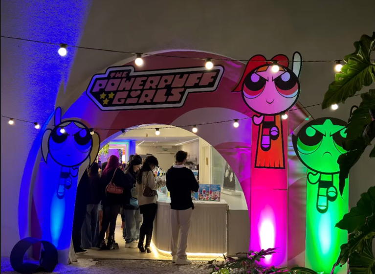 We Coffee cria loja temática e menu especial com As Meninas Superpoderosas