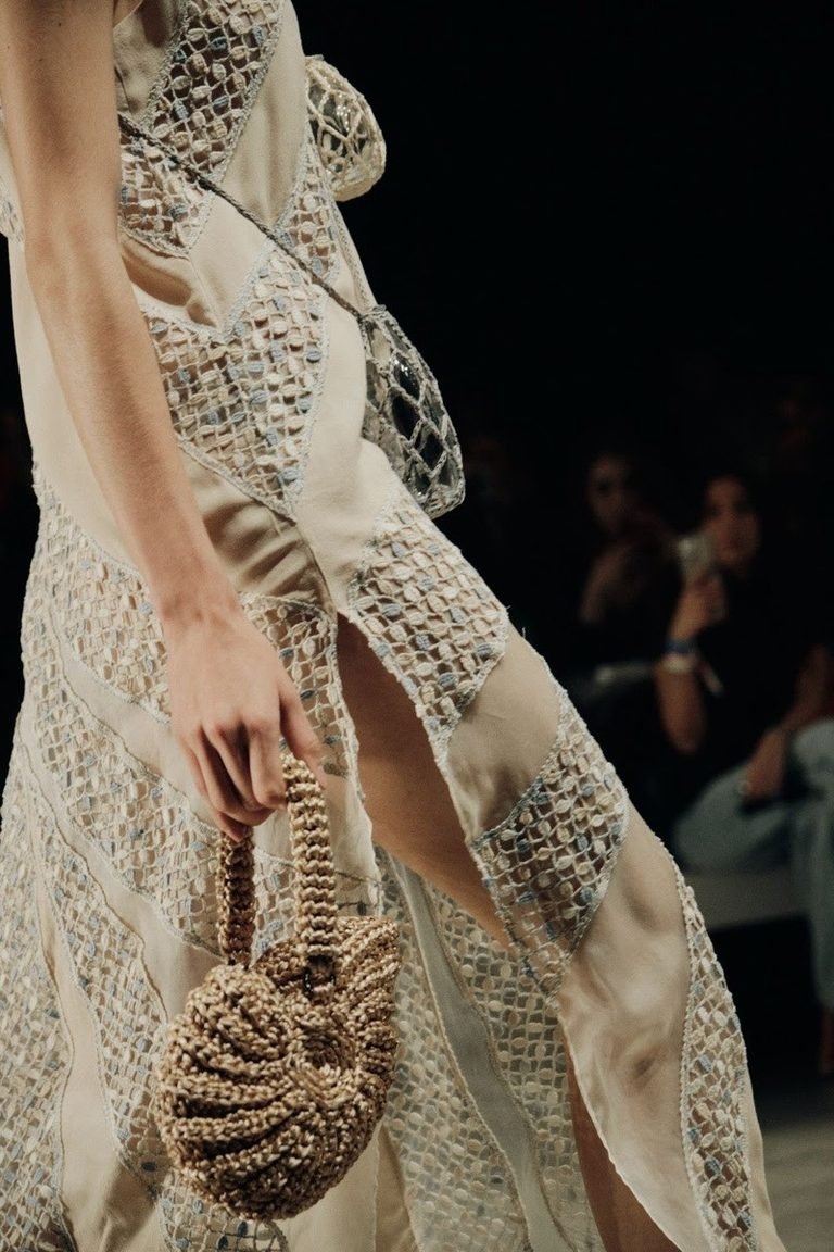 Avatim estreia na SPFW com parceria de moda e experiência olfativa