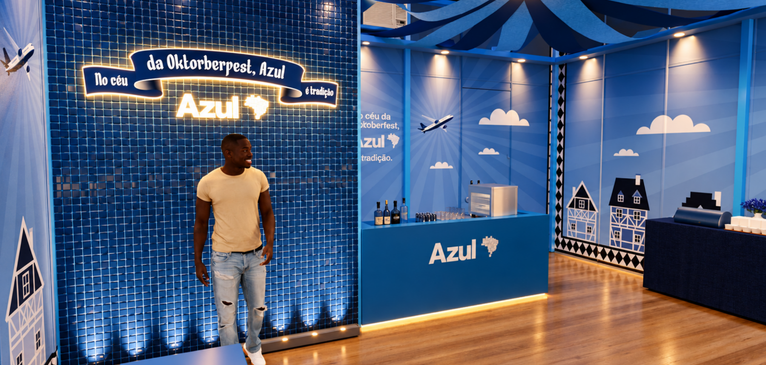 Azul na Oktoberfest Blumenau tem camarote e espaço para fotos