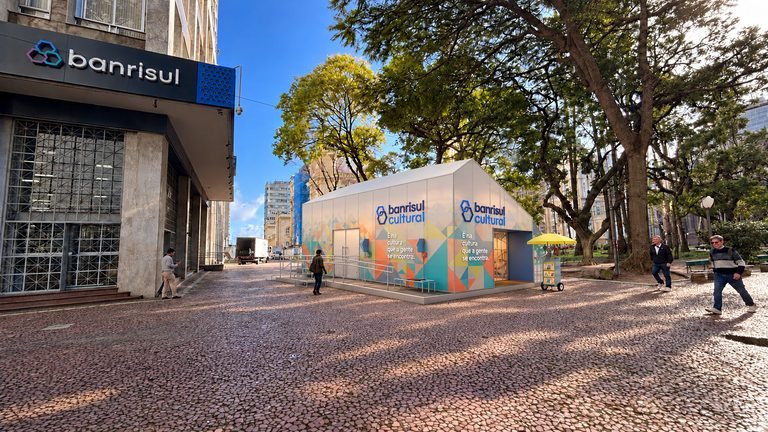 Banrisul Cultural transforma estande na Feira do Livro de Porto Alegre em biblioteca