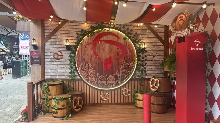 Bradesco leva ativações e benefícios à Oktoberfest Blumenau