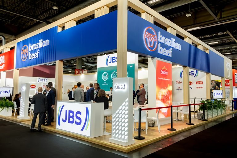 JBS reúne negócios globais na SIAL Paris 2026