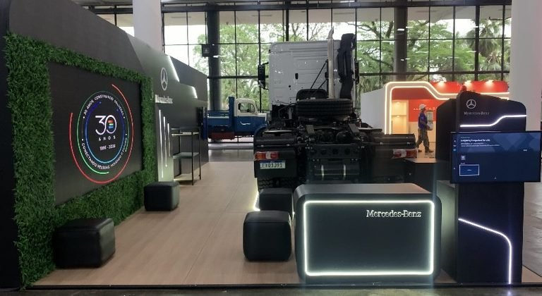 Mercedes-Benz apresenta estande no Congresso SAE BRASIL 2026