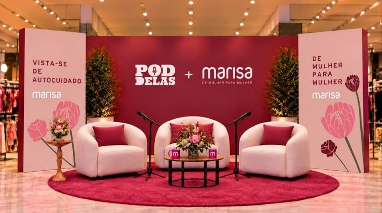 Marisa faz gravação aberta do PodDelas em ação de Outubro Rosa