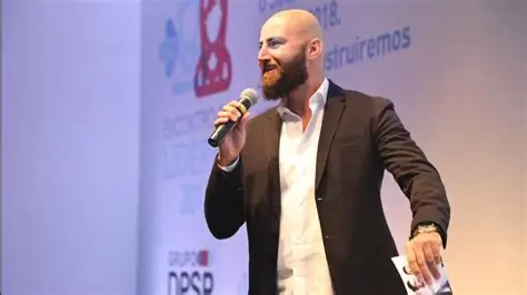 Enrico “Kiko” D'Angelo constrói trajetória na apresentação de eventos corporativos e experiências de marca